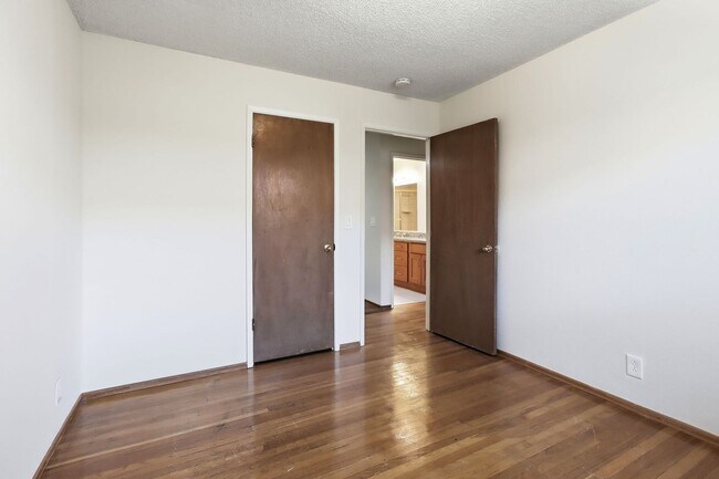 Building Photo - What a Great Home! Available Now!
