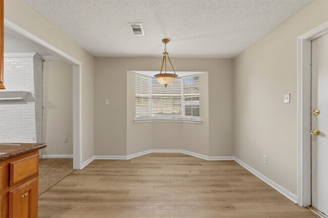 Building Photo - 810 Sunnybrook Ln