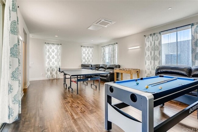 Building Photo - Stunning Tri Level Home in Great Park Community