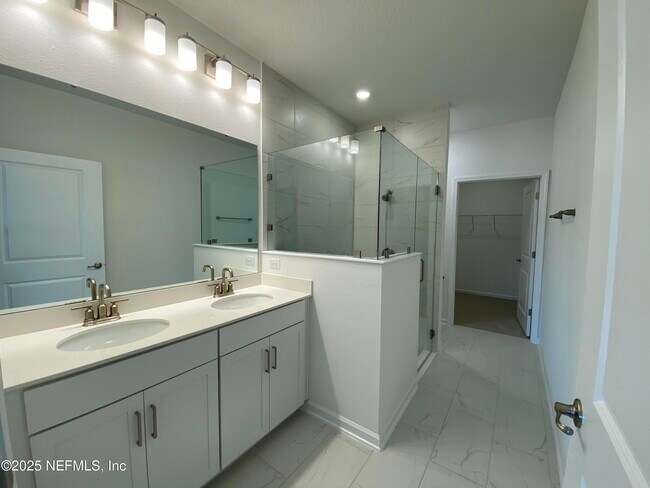 Building Photo - 214 Water Elm Walk