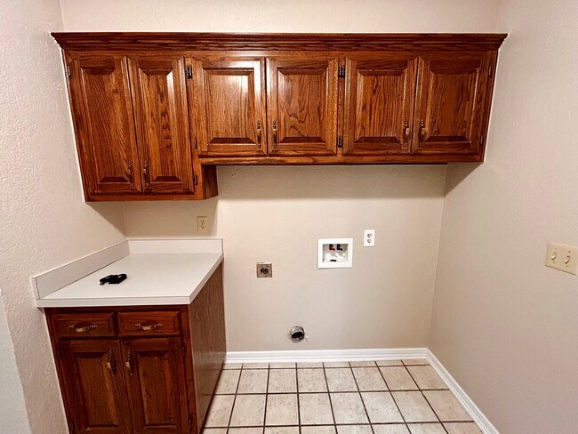 Building Photo - 11902 Shady Trail Ln