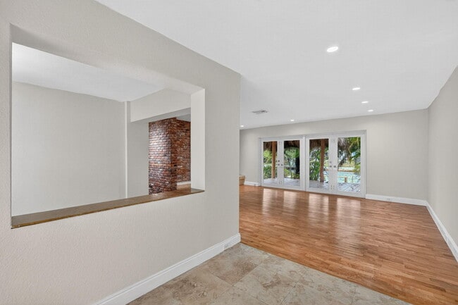 Building Photo - 2213 NE 16th St