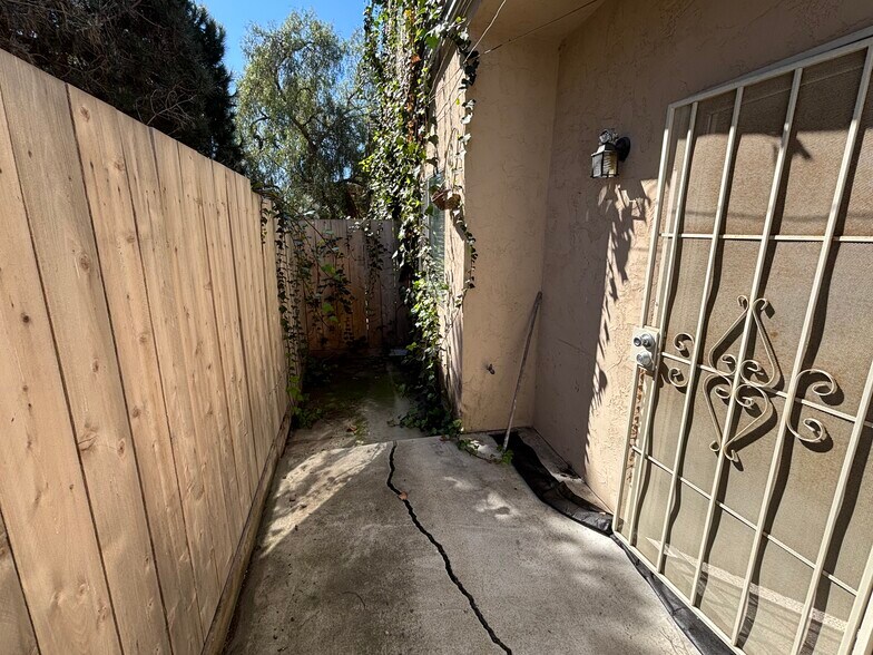 Building Photo - 2629 B St