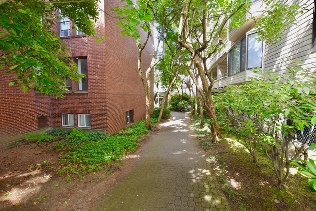 Building Photo - Capitol Hill 1 Bedroom - Fantastic Location!