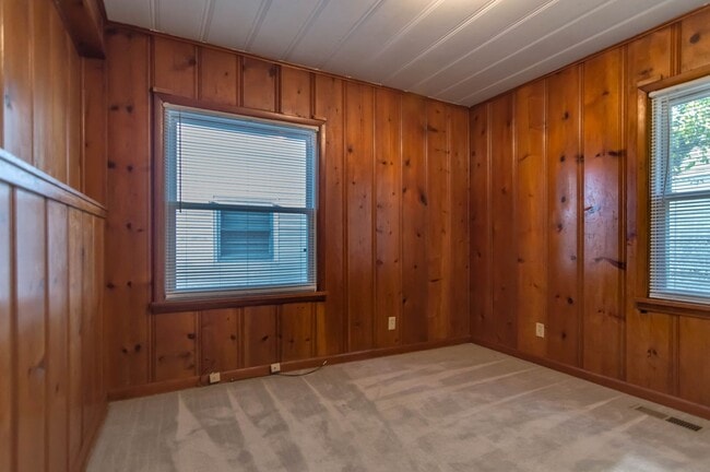 Building Photo - LEASING