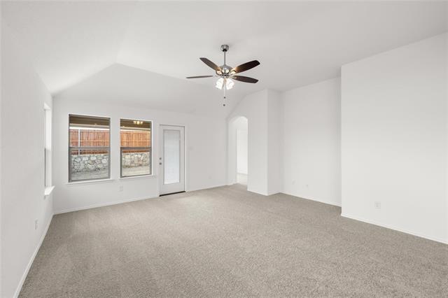 Building Photo - 904 Versailles Ct