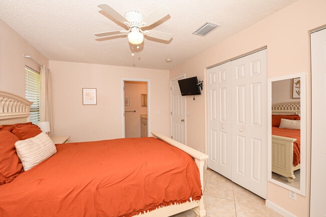 Building Photo - 3970 NW Cinnamon Tree Cir