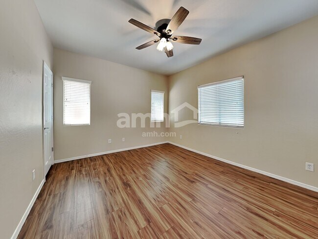 Building Photo - 14241 W Port Royale Ln