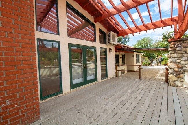 Building Photo - 3643 N Mills Ave