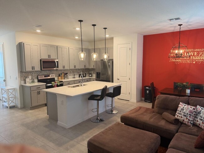 Building Photo - 1553 Discovery St