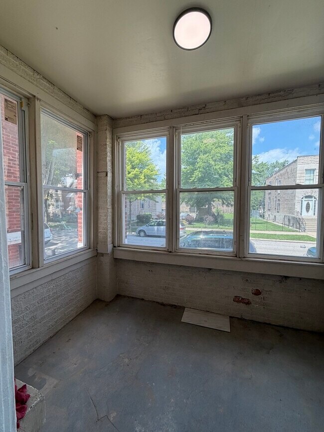 Building Photo - 3821 W Fillmore St