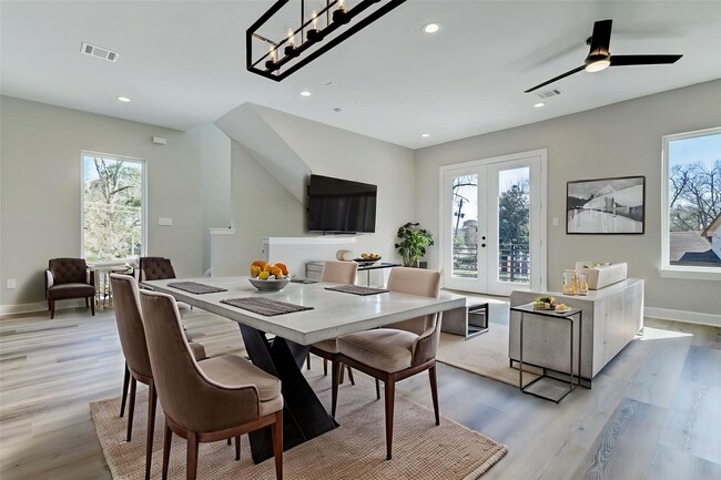 Building Photo - 2202 Melody Ln