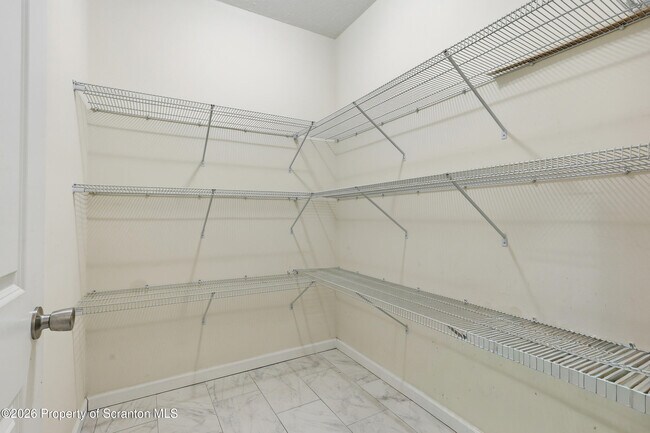 Building Photo - 124 Falcon Ln