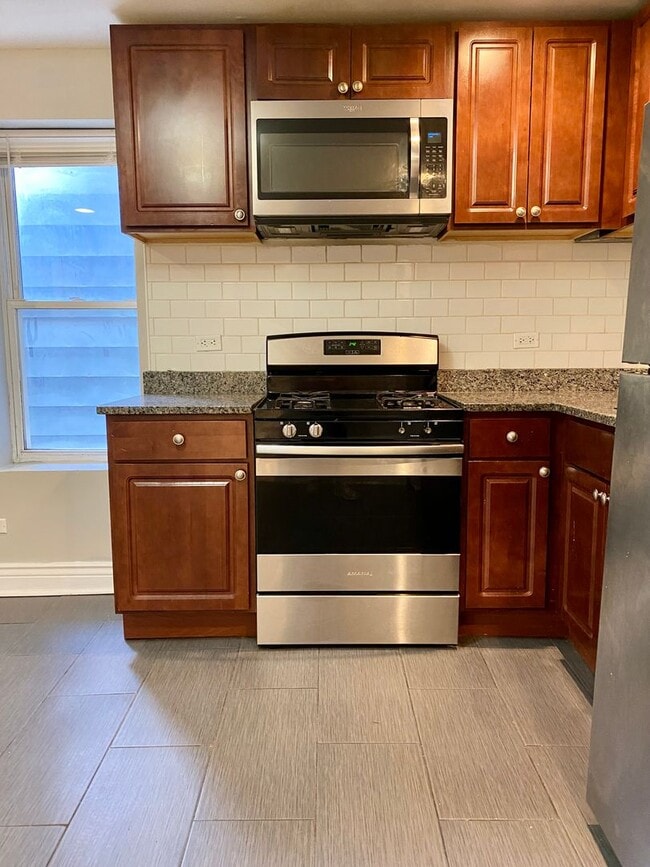 Building Photo - 2309 S Sacramento Ave