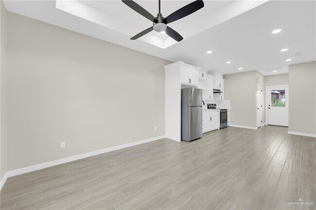 Building Photo - 12 Crestview St