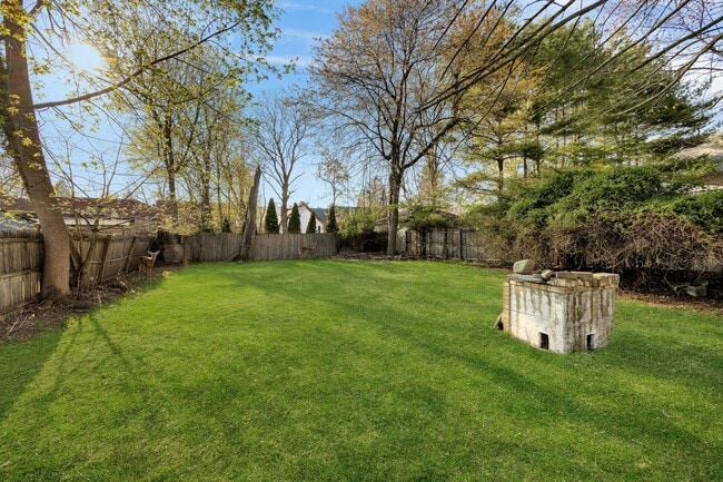 Building Photo - 460 Orchard St