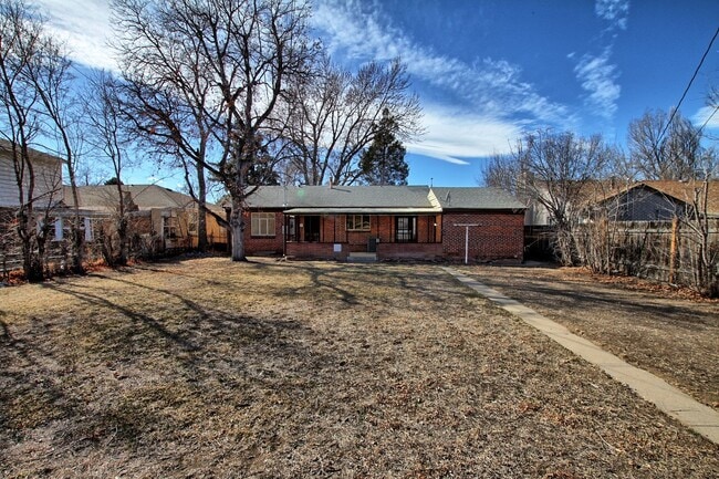 Building Photo - 2 bed 1 bath remodeled North Park Hill home