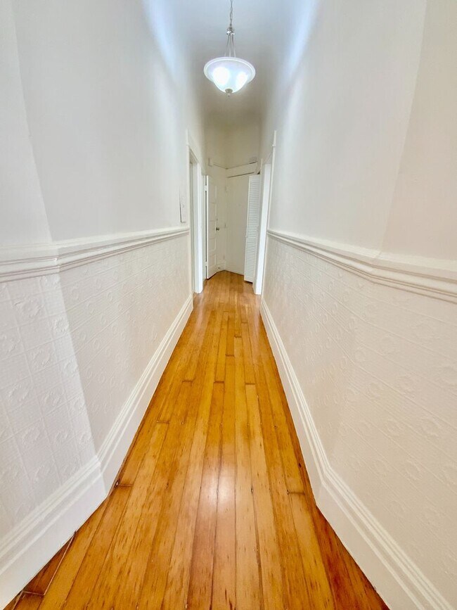 Building Photo - RENOVATED 2BR. Dishwasher! Laundry On-Site...