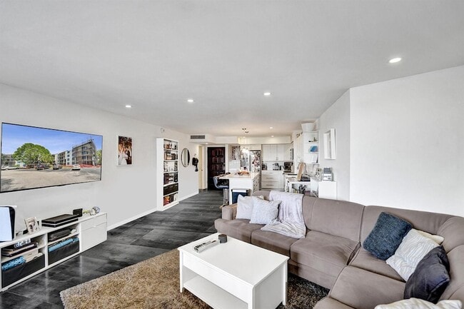 Building Photo - 3800 N Hills Dr