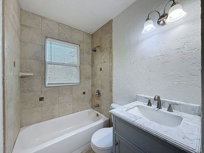 Building Photo - 1844 27th St S