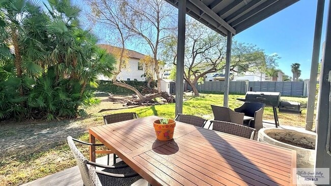 Building Photo - 322 McFadden Dr