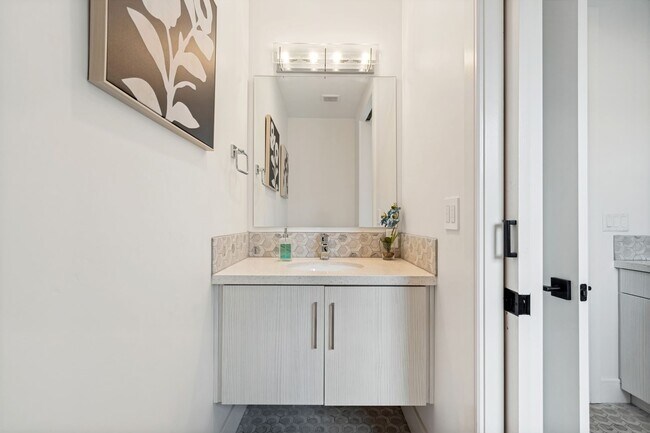 Building Photo - Fully Furnished Luxury Home In The Avenues