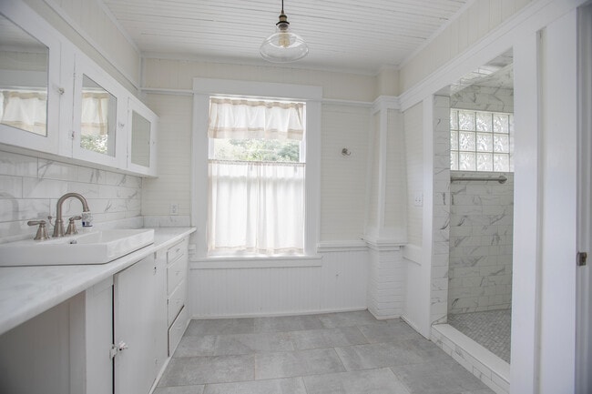 Building Photo - 1056 Stevens St