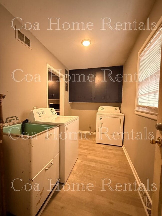 Building Photo - Prairie Park addition