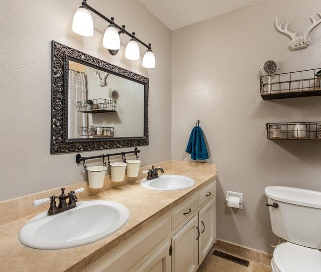 Building Photo - 717 Sagewood Ct SE