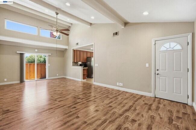 Building Photo - 325 Goshen Ct