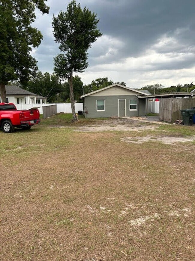Building Photo - 816 Ariana St