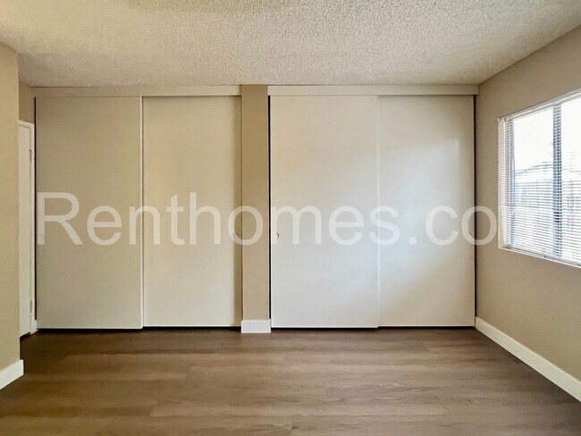 Building Photo - 10594 Dabney Dr