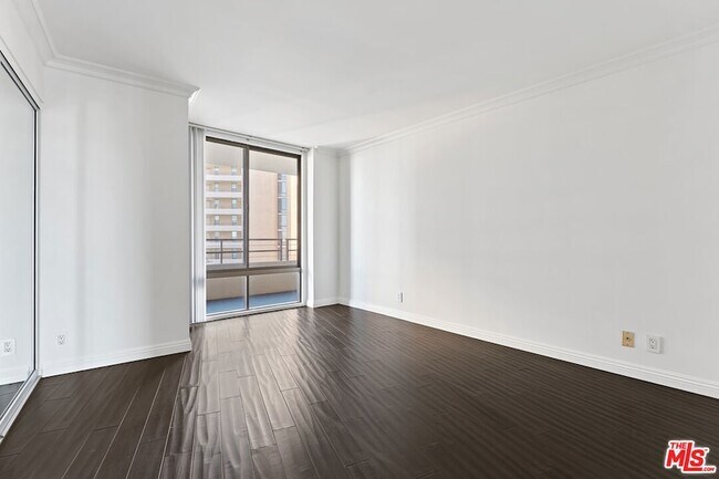 Building Photo - 4316 Marina City Dr