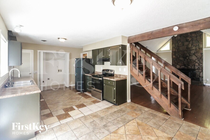 Building Photo - 5979 Rosewind Cir W