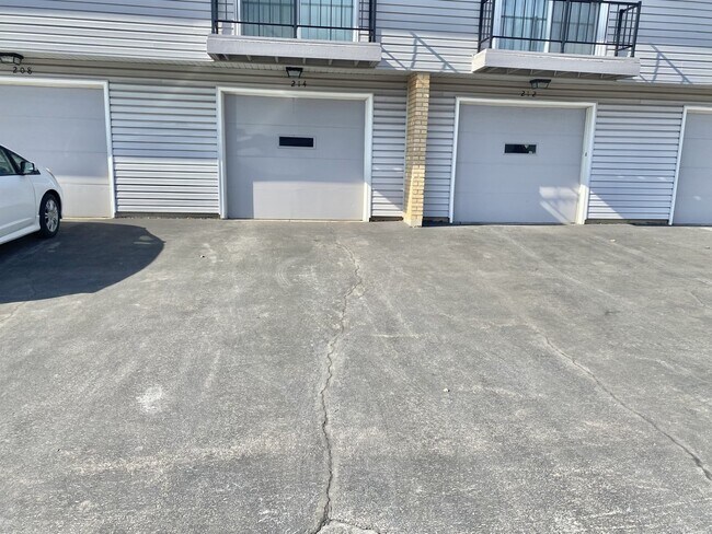 Building Photo - 214 Barcliffe Ln