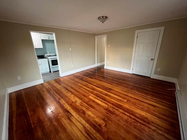 Building Photo - Gorgeous 1-bedroom, Second floor! Apartmen...