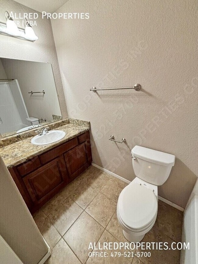 Building Photo - Move in special $300.00 off 1st month's re...