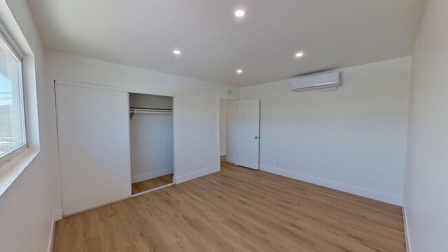 Building Photo - 1632 Picadilly Way