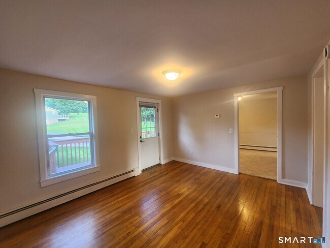 Building Photo - 283 Somers Rd
