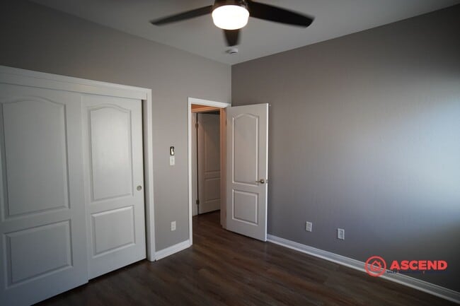 Building Photo - Beautiful 4 Bedroom SW Home Close to Freeway!