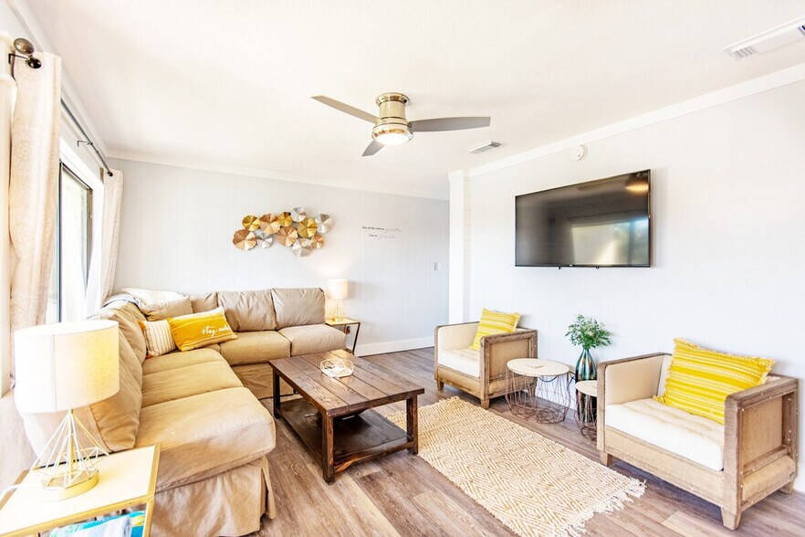 Building Photo - 4000 Gulf Terrace Dr