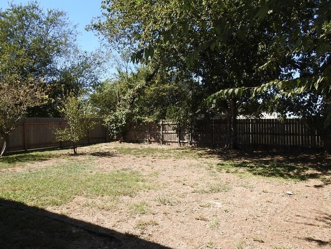 Building Photo - 571 New Country Rd