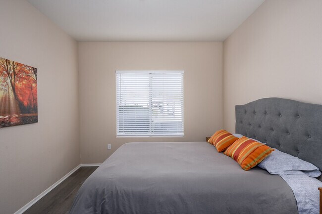 Building Photo - 5335 E Shea Blvd