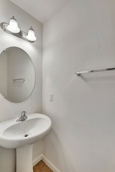 Building Photo - 2576 Jordan Ridge Dr
