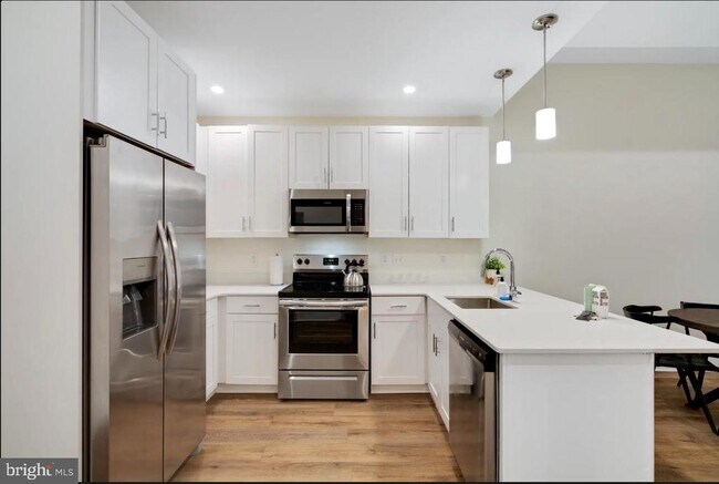 Building Photo - 150 S Independence Mall W