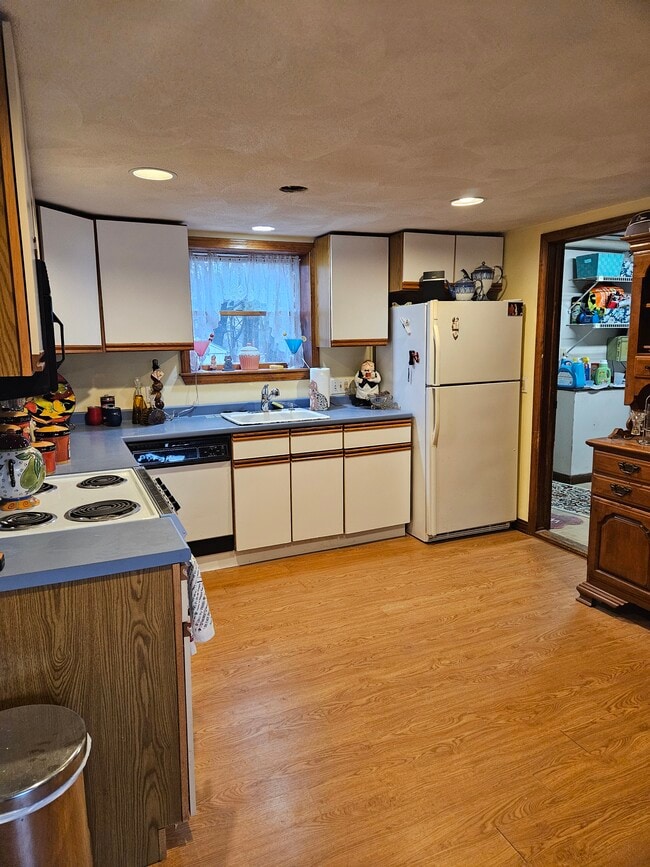 Building Photo - 9 Baxter Cir