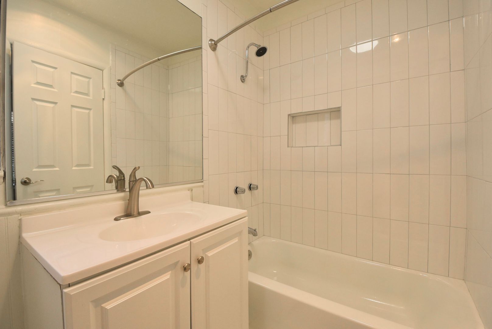 Building Photo - 11444 Riverside Dr