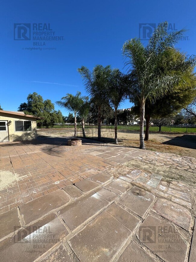 Building Photo - 7BR Single-Story Retreat on 2.7+ Acres – Spacious, Sun-Filled Living in Prime Temecula