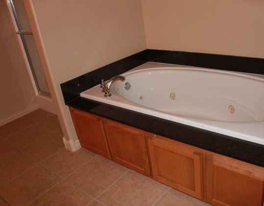 Building Photo - 818 Oakwood Ct