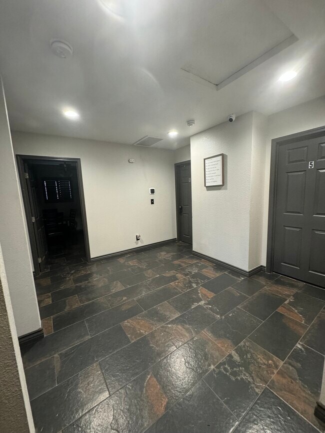 Building Photo - 130 W 106th St